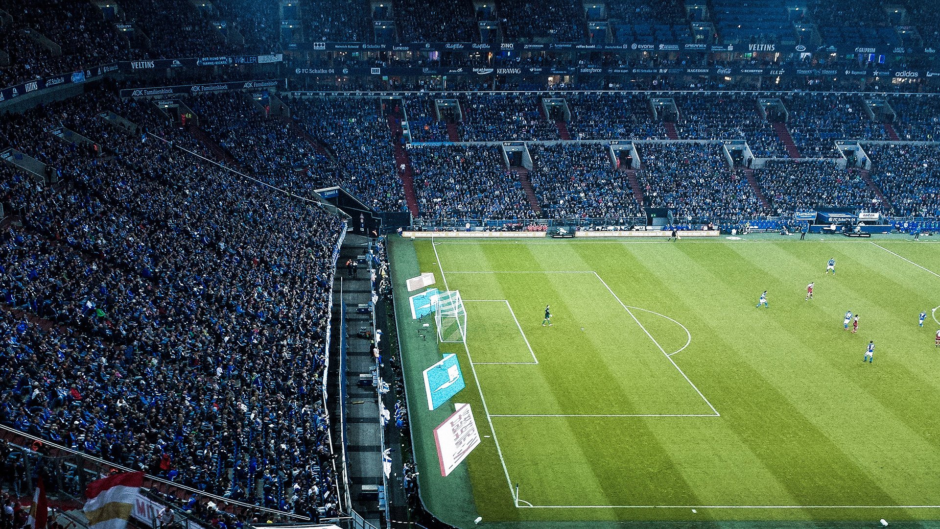 锐不可当首场状态出色，拜仁观众沸腾！C罗重返赛场引发球迷热议